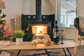 Sheldon Cozy on Lake Cottage with Private Jacuzzi